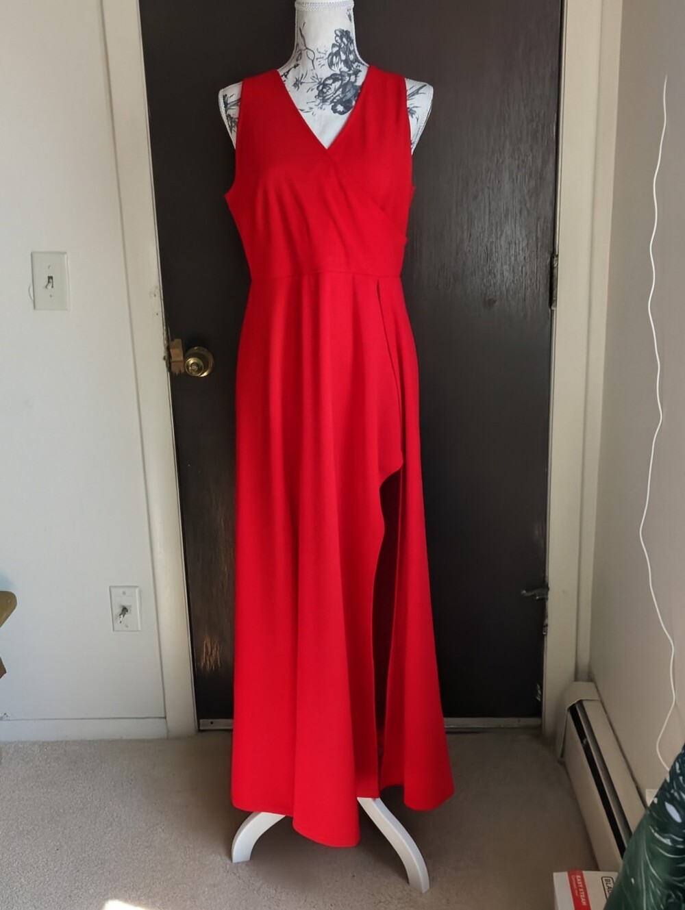 Elegant Red V-Neck Sleeveless Maxi Dress